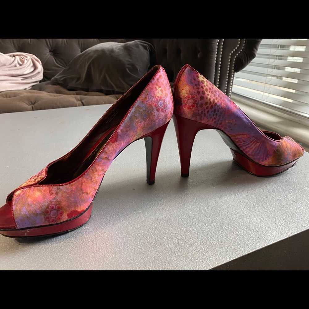 size 8 Carlos Santana Red Satin Heels